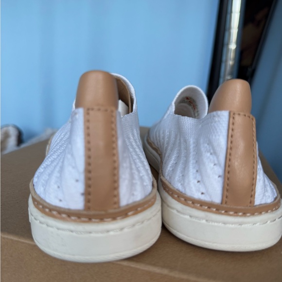 Ugg - Picture 5 of 6